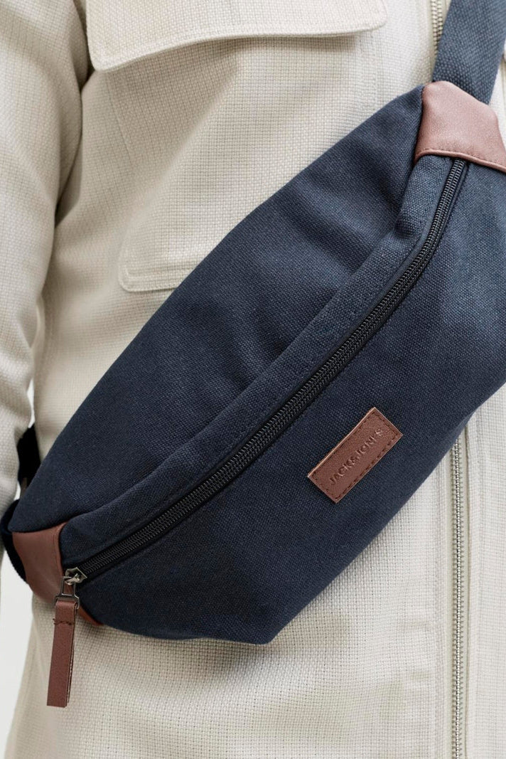 Jack & Jones Pascal Bumbag Dark Navy - Image 2