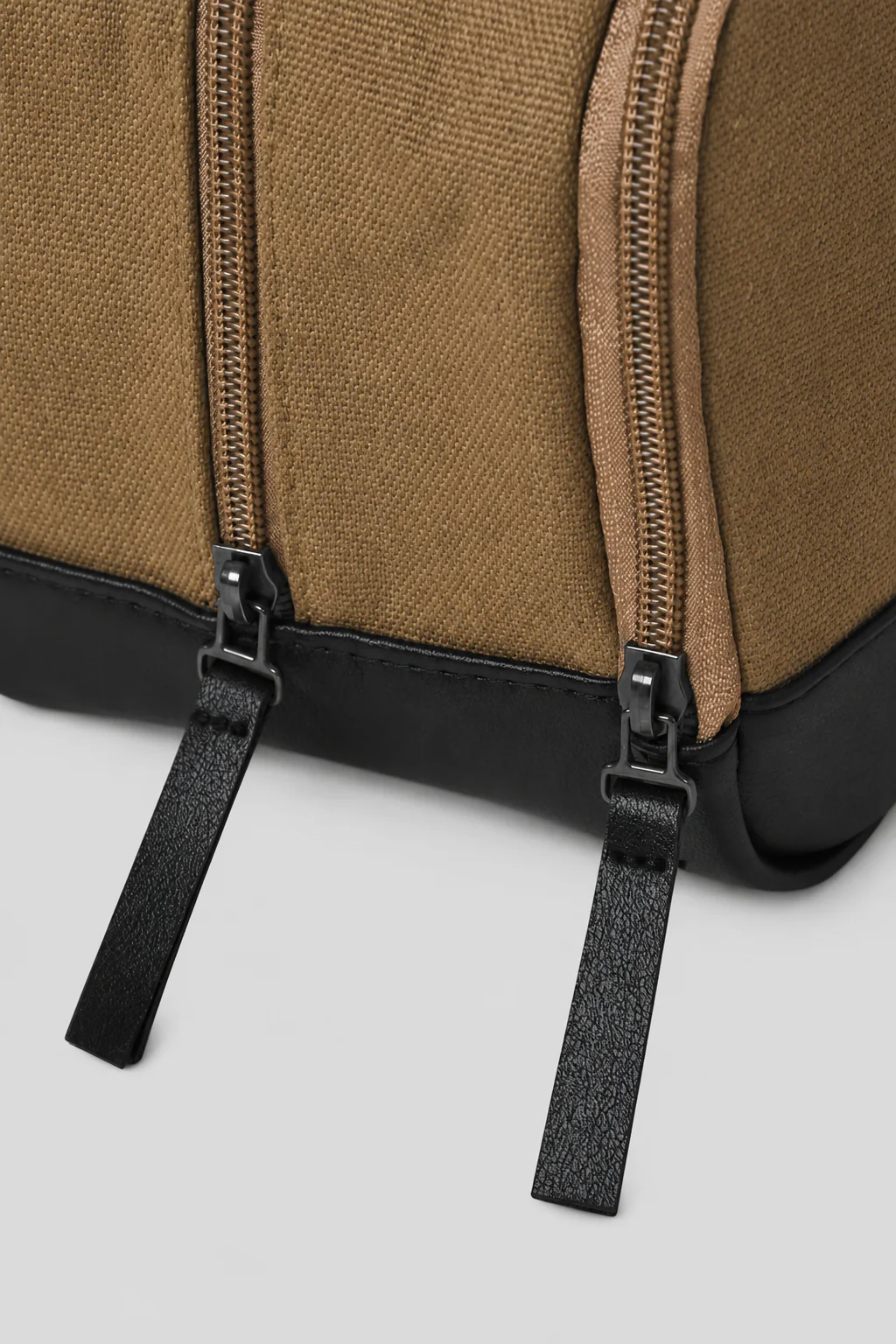 Jack & Jones Pascal Toiletry Butternut - Image 3