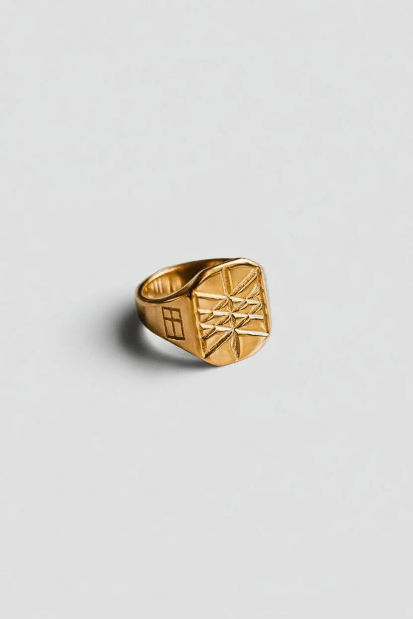 Northern Legacy Web of Wyrd Signature Ring Guld ton.